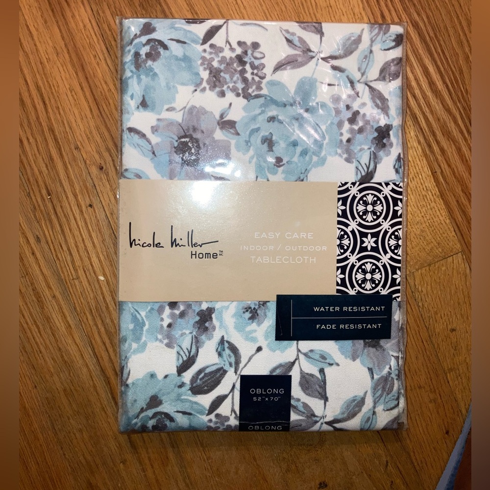 Nicole Miller Indoor/Outdoor Tablecloth Blue Floral 52” x 70”